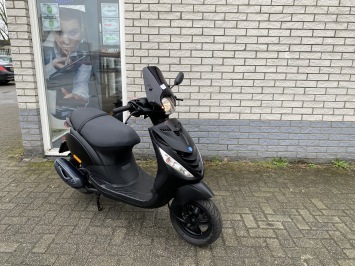 LEUKE PIAGGIO ZIP SP 45KM 4-T BROM MAT BLACK BJ2021 9000KM