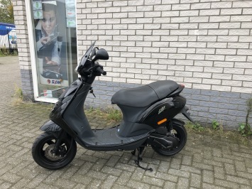 DIKKE PIAGGIO ZIP SP LINE 2-TAKT BLACK ON BLACK BJ2004 5000KM