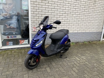JONGE PIAGGIO ZIP SP 45KM BROM BMW BLAUW  BJ2025 1200KM