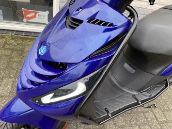JONGE PIAGGIO ZIP SP 45KM BROM BMW BLAUW  BJ2025 1200KM