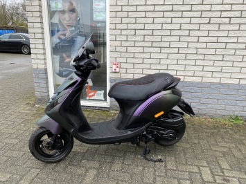 DIKKE PIAGGIO ZIP SP 45KM MAT DRAGON CAMELEON BJ2017 6000KM
