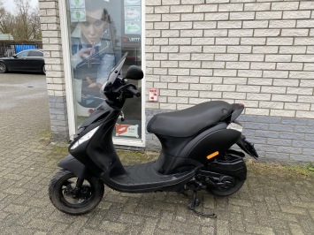 LEUKE PIAGGIO ZIP SP 45KM 4-T BROM MAT BLACK BJ2013 8000KM