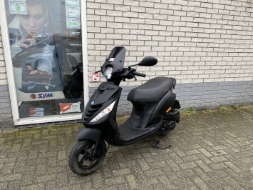 LEUKE PIAGGIO ZIP SP 45KM 4-T BROM MAT BLACK BJ2013 8000KM