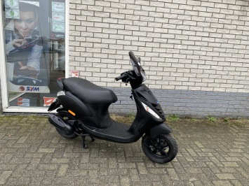 LEUKE PIAGGIO ZIP SP 45KM 4-T BROM MAT BLACK BJ2013 8000KM