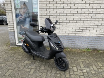 PRACHTIGE PIAGGIO ZIP SP 45KM 4T BROM MAT ZWART BJ2019 9000KM