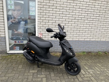 PRACHTIGE PIAGGIO ZIP SP 45KM 4T BROM MAT ZWART BJ2019 9000KM