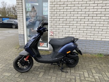 LEUKE PIAGGIO ZIP SP 45KM 4T MIDNIGHT BLEU BJ2009 11000KM