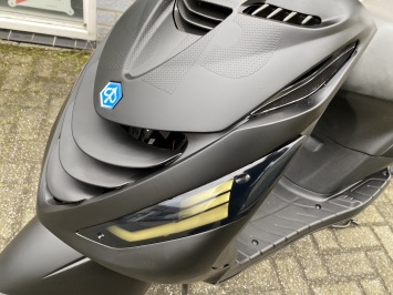  JONGE PIAGGIO ZIP SP 45 4-TAKT MAT BLACK  ZWART BROM  BJ2023 950KM 