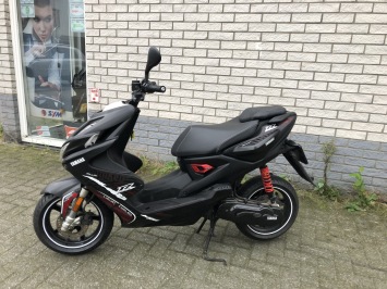 DIKKE YAMAHA AEROX 45KM BROM NAKED 2T MAT BLACK 2015 6000KM