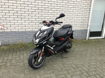 DIKKE YAMAHA AEROX 45KM BROM NAKED 2T MAT BLACK 2015 6000KM