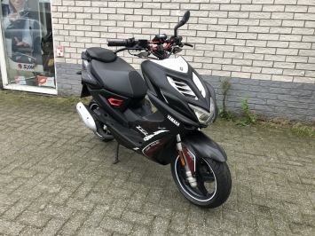 DIKKE YAMAHA AEROX 45KM BROM NAKED 2T MAT BLACK 2015 6000KM