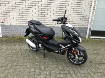 DIKKE YAMAHA AEROX 45KM BROM NAKED 2T MAT BLACK 2015 6000KM