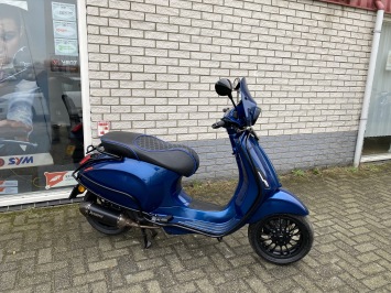 SPECIAL VESPA SPRINT S 45KM BROM DARK BLEU BJ2021 8000KM  AKRAPOVIC