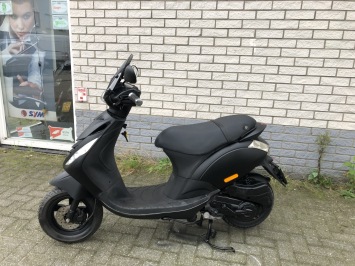 GAVE PIAGGIO ZIP SP 45KM BROM MAT ZWART BJ2015 6000KM