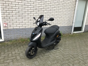 GAVE PIAGGIO ZIP SP 45KM BROM MAT ZWART BJ2015 6000KM