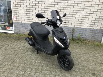 GAVE PIAGGIO ZIP SP 45KM BROM MAT ZWART BJ2015 6000KM