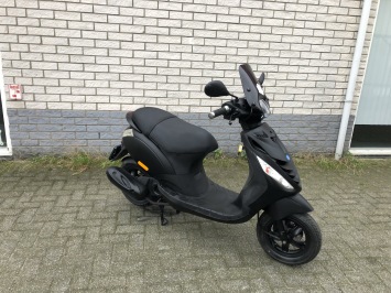 GAVE PIAGGIO ZIP SP 45KM BROM MAT ZWART BJ2015 6000KM