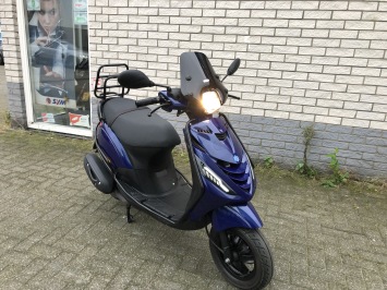 JONGE PIAGGIO ZIP SP 45KM BROM BMW BLAUW BJ2024 3000KM