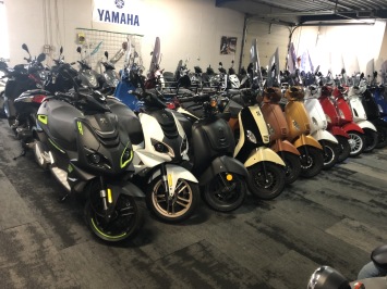 Dagelijks wisselende voorraad piaggio zip en vespa sprint kom langs , Niet alles staat op de website 