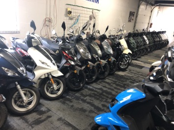 Dagelijks wisselende voorraad piaggio zip en vespa sprint kom langs , Niet alles staat op de website 