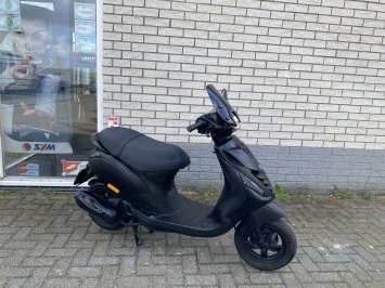 DIKKE 2 KLEPPER 4T PIAGGIO ZIP SP 45 MAT BLACK  BROM  BJ2016 8000KM 