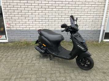  GAVE PIAGGIO ZIP SP 45 4-TAKT MAT BLACK BROM BJ2015 6000KM