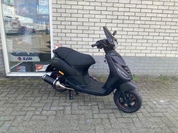 HELE JONGE PIAGGIO ZIP SP 45 4-TAKT MAT BLACK  BROM  BJ2024 1500KM 