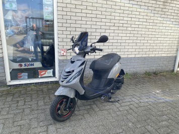 PRACHTIGE  PIAGGIO ZIP SP 45 4-TAKT NARDO GREY BROM  BJ2020 5000KM 