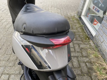 PRACHTIGE  PIAGGIO ZIP SP 45 4-TAKT NARDO GREY BROM  BJ2020 5000KM 