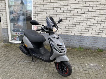 PRACHTIGE  PIAGGIO ZIP SP 45 4-TAKT NARDO GREY BROM  BJ2020 5000KM 