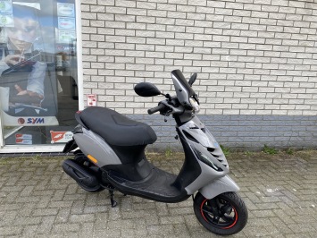 PRACHTIGE  PIAGGIO ZIP SP 45 4-TAKT NARDO GREY BROM  BJ2020 5000KM 