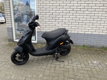 JONGE  PIAGGIO ZIP SP 45 4-TAKT MAT BLACK  BROM  BJ2024 8000KM 