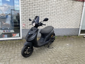JONGE  PIAGGIO ZIP SP 45 4-TAKT MAT BLACK  BROM  BJ2024 8000KM 