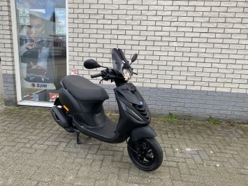 JONGE  PIAGGIO ZIP SP 45 4-TAKT MAT BLACK  BROM  BJ2024 8000KM 
