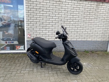 JONGE  PIAGGIO ZIP SP 45 4-TAKT MAT BLACK  BROM  BJ2024 8000KM 