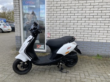 PRACHTIGE  PIAGGIO ZIP SP 45 4-TAKT black on white  BROM  BJ2019 9000KM 