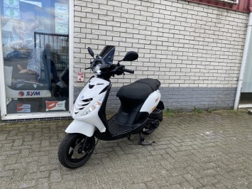 PRACHTIGE  PIAGGIO ZIP SP 45 4-TAKT black on white  BROM  BJ2019 9000KM 