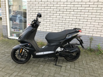 PRACHTIGE PEUGEOT SPEEDFIGHT 45KM BROM ZWART BJ2022 6000KM
