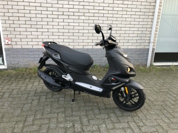PRACHTIGE PEUGEOT SPEEDFIGHT 45KM BROM ZWART BJ2022 6000KM