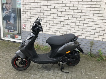 JONGE PIAGGIO ZIP SP 45KM BROM PSYDEDELIC BJ2023 4000KM