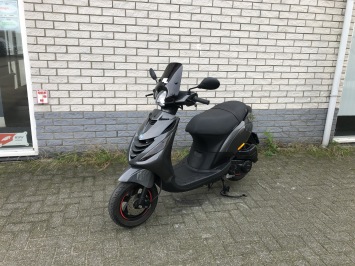 JONGE PIAGGIO ZIP SP 45KM BROM PSYDEDELIC BJ2023 4000KM