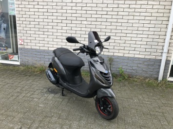 JONGE PIAGGIO ZIP SP 45KM BROM PSYDEDELIC BJ2023 4000KM