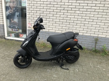 GAVE PIAGGIO ZIP SP 45KM BROM MAT ZWART BJ2016 8000KM