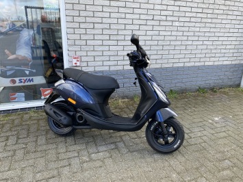 DIKKE PIAGGIO ZIP SP 45 4-TAKT MIDNIGHT BLEU BROM BJ2021 7000KM 