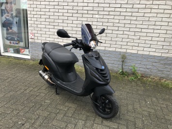 JONGE PIAGGIO ZIP SP 45KM BROM MAT ZWART BJ2022 6000KM