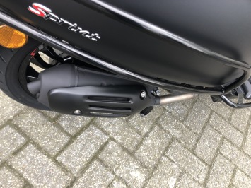 SPECIAL VESPA SPRINT NOTTE BLACK ON BLACK VOL OPTIES BJ2023 0KM