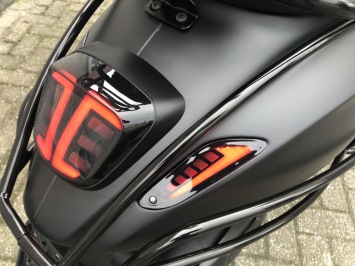 SPECIAL VESPA SPRINT NOTTE BLACK ON BLACK VOL OPTIES BJ2025 0KM