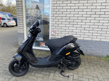 PRACHTIGEPIAGGIO ZIP SP 45 4-TAKT BLACK ON BLACK  BROM  BJ2018 4000KM 