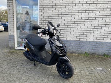 PRACHTIGEPIAGGIO ZIP SP 45 4-TAKT BLACK ON BLACK  BROM  BJ2018 4000KM 
