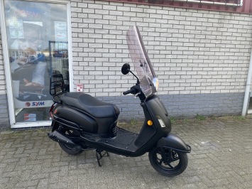 MOOIE SYM FIDDLE 2 BROM 45KM 4-TAKT BLACK ON BLACK BJ2021 6000KM VOL OPTIES
